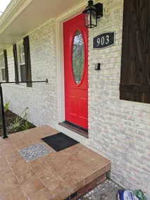 Cute, Comfortable Bungalow - Image 2