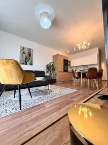 Exclusive Garden Oasis & Hot Tub & Private Parking - Image 3