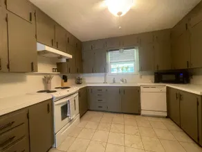 Westfield Place Spacious Home Near Medical/College - Image 4