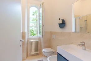 GuestHost - Lakeview Apt with Pool, Garden & Parking - Image 5