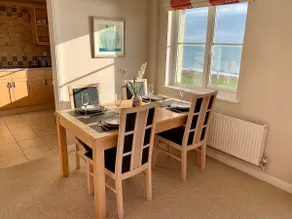 Fabulously Located, Stylish Beachfront Apartment with Free Private Parking - Image 3