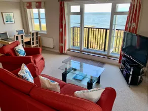 Fabulously Located, Stylish Beachfront Apartment with Free Private Parking - Image 2