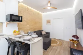 A 30-minute walk to downtown, comfortable and modern. - Image 2