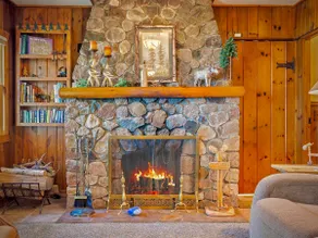 Nick's Lakeside Lodge - Image 5
