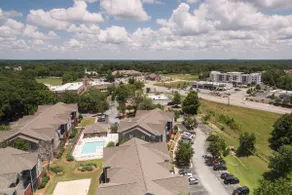 Auburn 4BR/4BA Sleeps 11 | Walk to Campus - Image 5