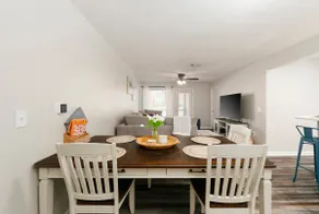 Auburn 4BR/4BA Sleeps 11 | Walk to Campus - Image 4