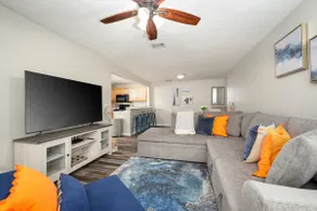 Auburn 4BR/4BA Sleeps 11 | Walk to Campus - Image 3