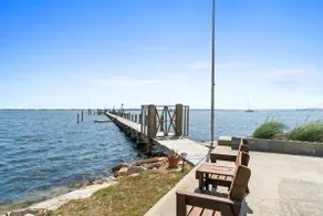 Family-Friendly Waterfront home with Private Dock - Image 5