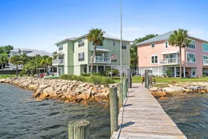 Family-Friendly Waterfront home with Private Dock - Image 4