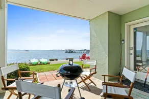 Family-Friendly Waterfront home with Private Dock - Image 2