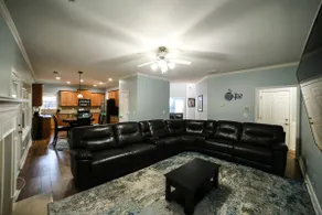Huge 5 Bedroom Home With KING Bed & Hot Tub - Image 4