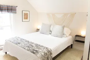 Sunny Spot with Private Parking - Image 3