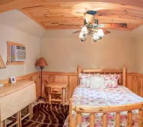 Cozy Cabin Stay_Pet Friendly_Cabin 3 - Image 4