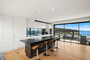 Beachside Luxury Villa - Expansive Panoramic Vistas - Image 5