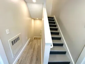 Modern Apartment near Downtown - Image 5