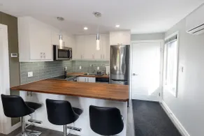 Luxury One Bedroom Apartment - Image 2