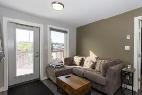 Luxury One Bedroom Apartment - Image 4