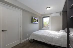 Luxury One Bedroom Apartment - Image 5