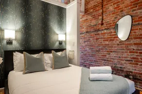 Gateway Inn: Cora's Loft - Image 3
