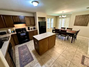 Cozy Spacious Nevera Home - Image 2