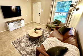 Cozy Spacious Nevera Home - Image 3