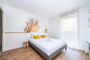 Terrace, Parking • RER/TGV 2 min away • 30 min to Paris - Image 2