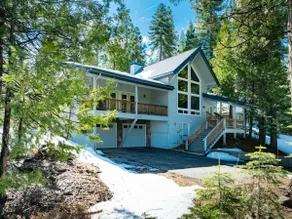 Mountain escape at luxury Monarch house - Image 4