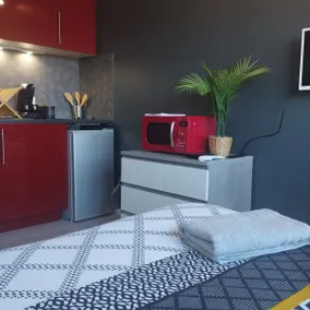 Lovely studio with private parking - Image 5
