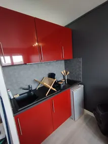 Lovely studio with private parking - Image 3