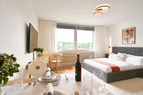 Beautiful 1-Bedroom with Kitchen near University - Image 2