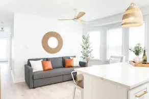 CrestNest- Modern 2BD,1BA-2.5 Blocks to Beach - Image 4