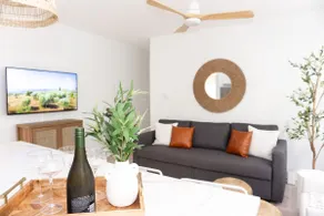 CrestNest- Modern 2BD,1BA-2.5 Blocks to Beach - Image 5