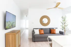 CrestNest- Modern 2BD,1BA-2.5 Blocks to Beach - Image 2