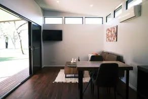 Queen Studio - Image 2