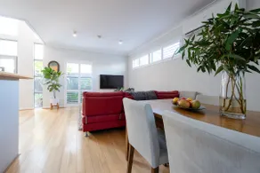Inner City Retreat |Free Parking | Walk Everywhere - Image 2