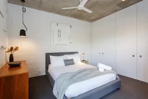 Knutsford Modern-stylish & quiet - Image 2