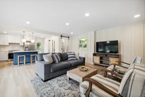 Dreamy Skipping Stone Lake House - Image 2