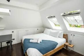 Sleek and Stylish 1BD Apt w/ Balcony, Hammersmith - Image 2