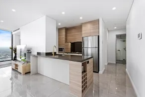Surfers Paradise Meriton 2BR New water view Apt - Image 3