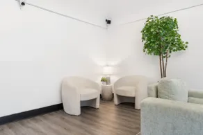 Two Connected Studios for 4: Spacious Stay - Image 5