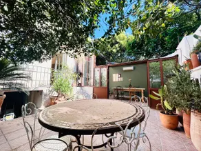 Atypical house in the center, courtyard and parking - Image 3