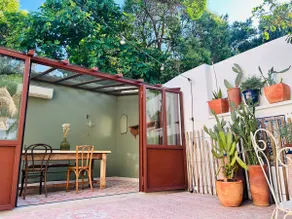 Atypical house in the center, courtyard and parking - Image 4