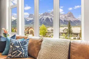 Luxury 4BR + Hot Tub, Mtn Views | 10Min Walk to DT - Image 3