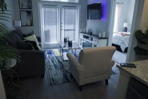Modern Luxury 1BR • Fast Wi-Fi • Free Parking • - Image 2