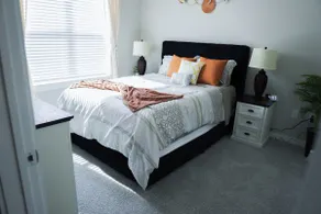 Modern Luxury 1BR • Fast Wi-Fi • Free Parking • - Image 5