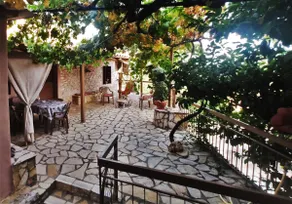 Stone mansion with excellent views - Image 3