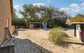 large pool cottage near water - Image 4