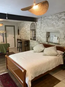 Charming riverside cottage - Image 2