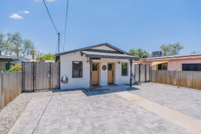 Downtown Bungalow - B - EV Charger - Image 2