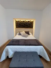 A house with 3 bedrooms and 2 bathrooms. - Image 2